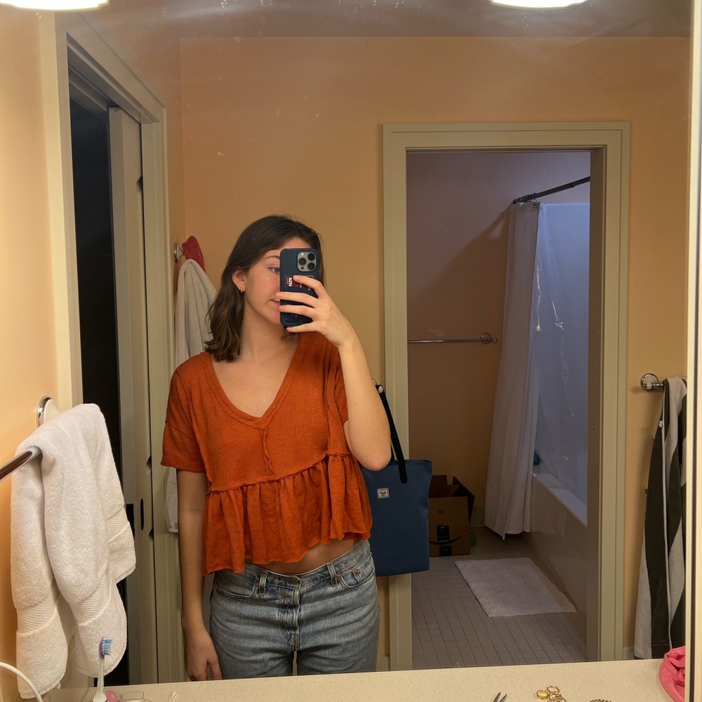 Urban Outfitters Flowy Blouse; rust collr; size small but can fit medium